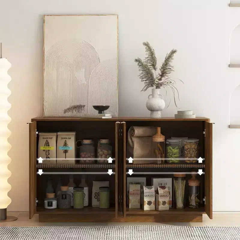Bahut de rangement moderne en bois avec design encastré, étagères réglables et quatre compartiments intégrés. Bois naturel