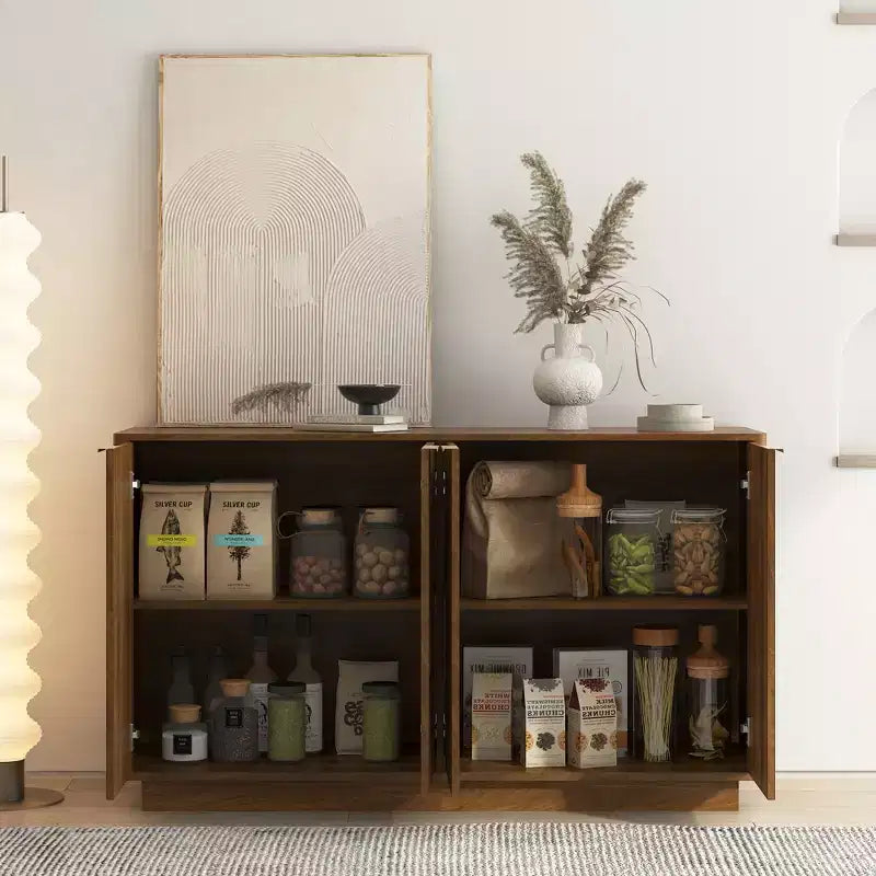 Bahut de rangement moderne en bois avec design encastré, étagères réglables et quatre compartiments intégrés. Bois naturel
