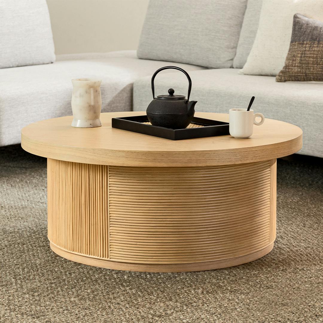 Table basse minimaliste en bois naturel avec plateau rectangulaire spacieux pour le salon
