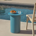 Table d'appoint moderne en plastique moulé bleu avec pied central et cadre creux pour salle à manger