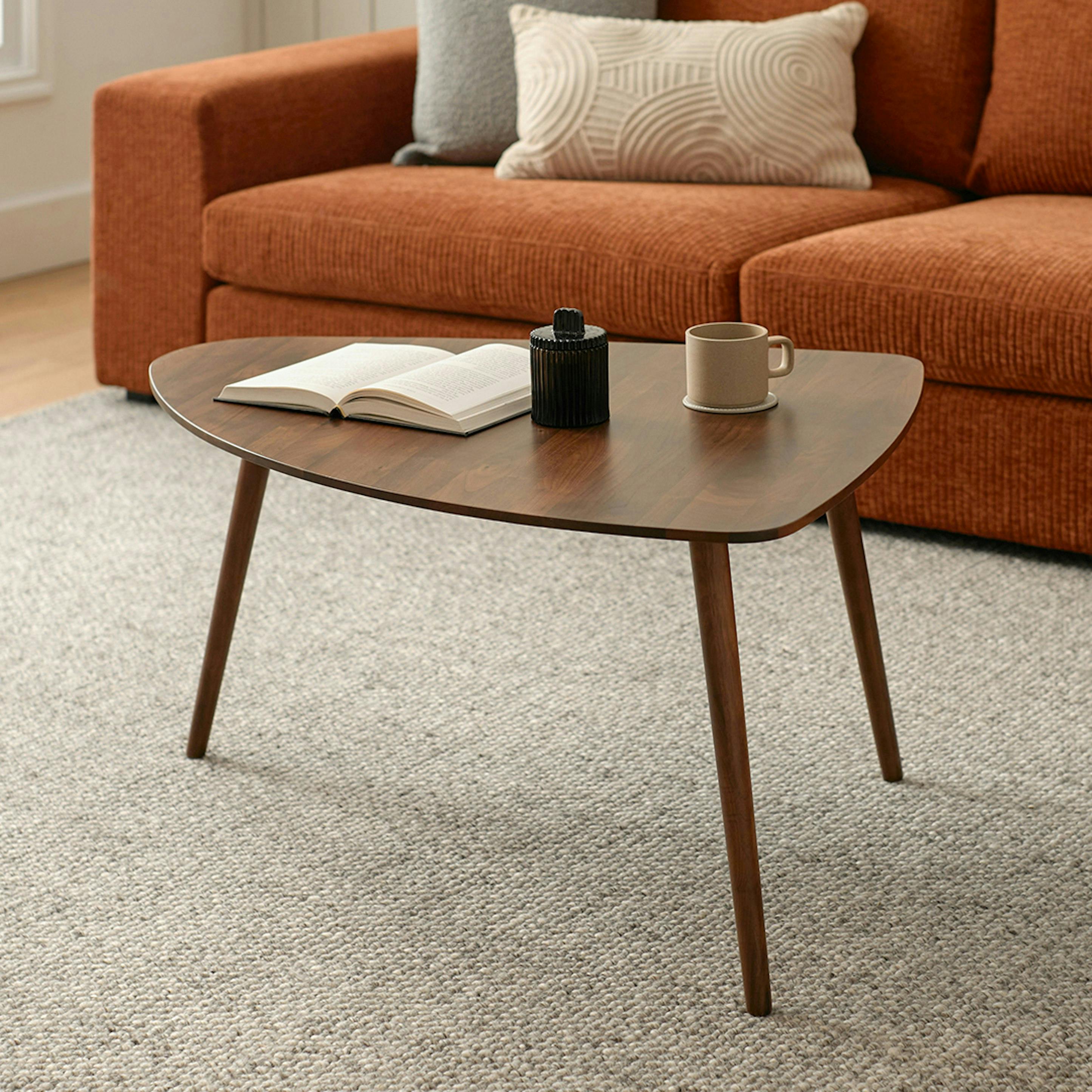 Table basse en noyer massif noyer chaud du milieu du siècle avec plateau organique de forme libre pour le salon