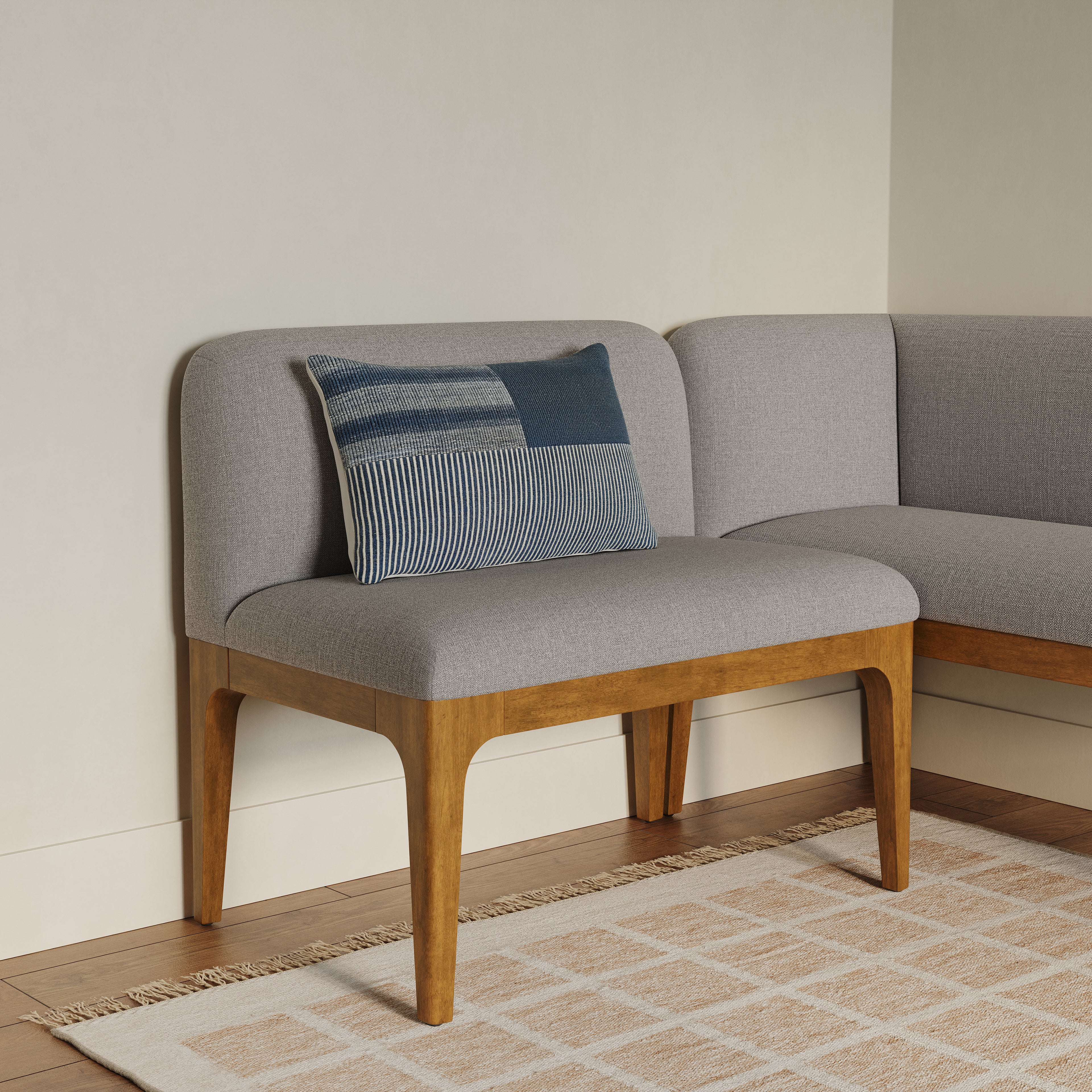 Banquette modulaire scandinave gris en bois massif avec assise rembourrée en mousse pour salle à manger