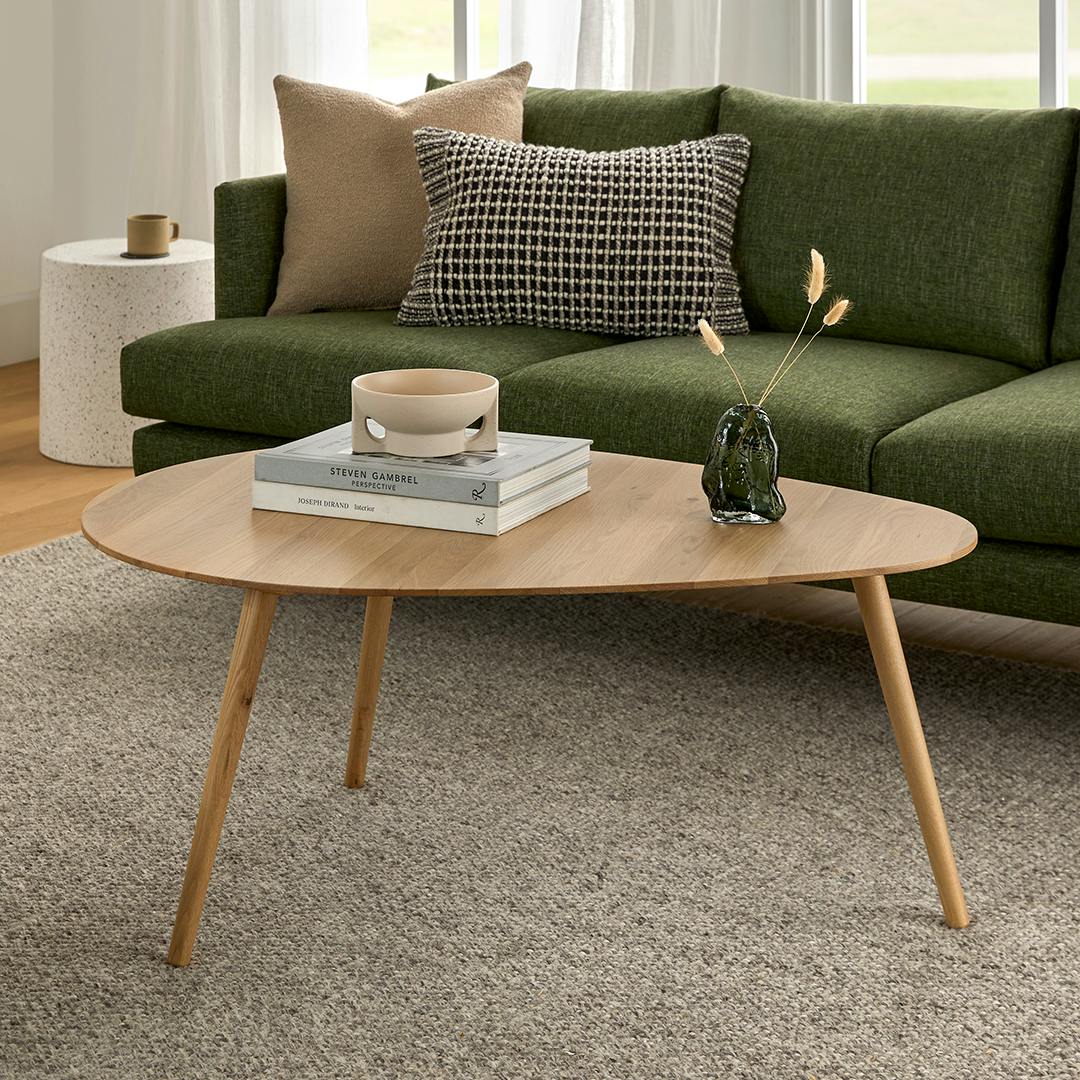 Table basse en bois massif de chêne blanc Mid-Century avec plateau organique de forme libre pour le salon