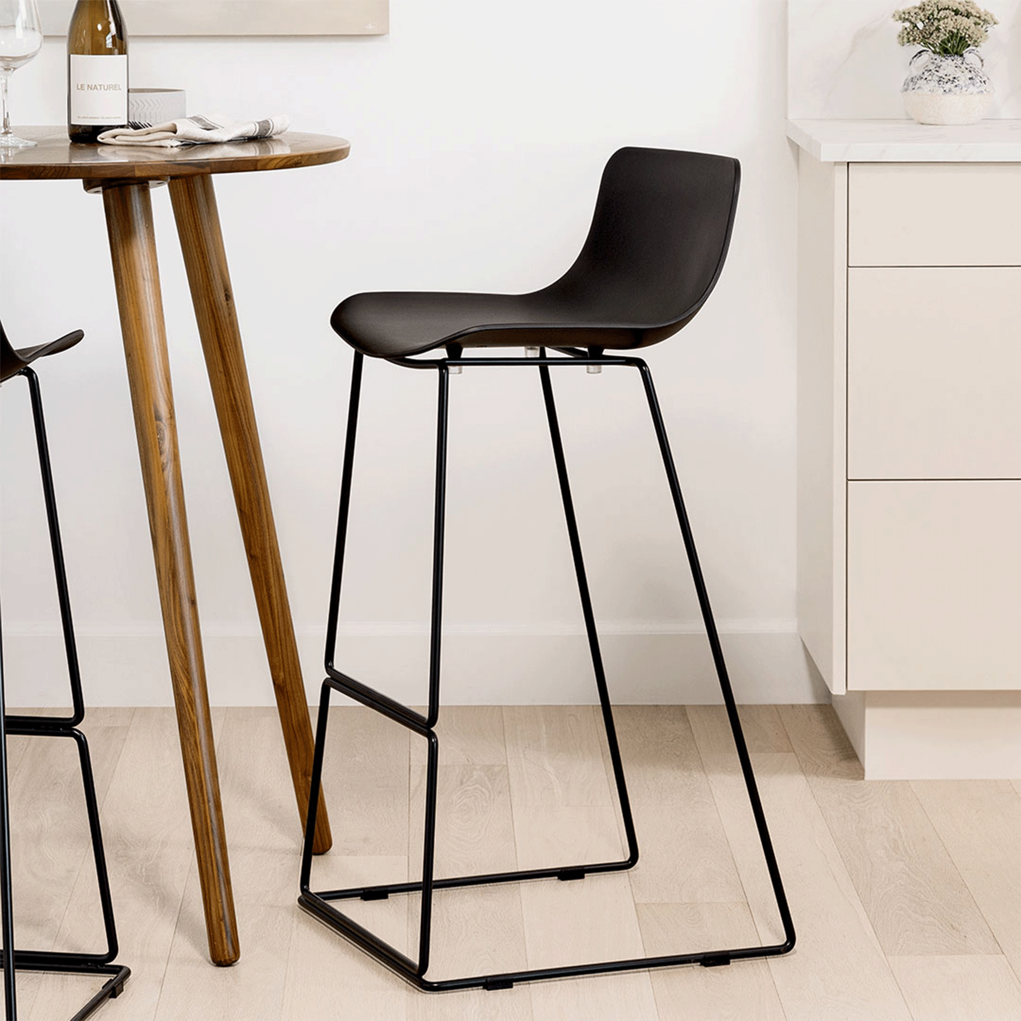 Chaise de salle à manger en plastique moulé noir