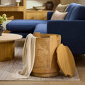 Table d'appoint bohème en chêne naturel et rotin avec rangement caché de forme tambour pour salon