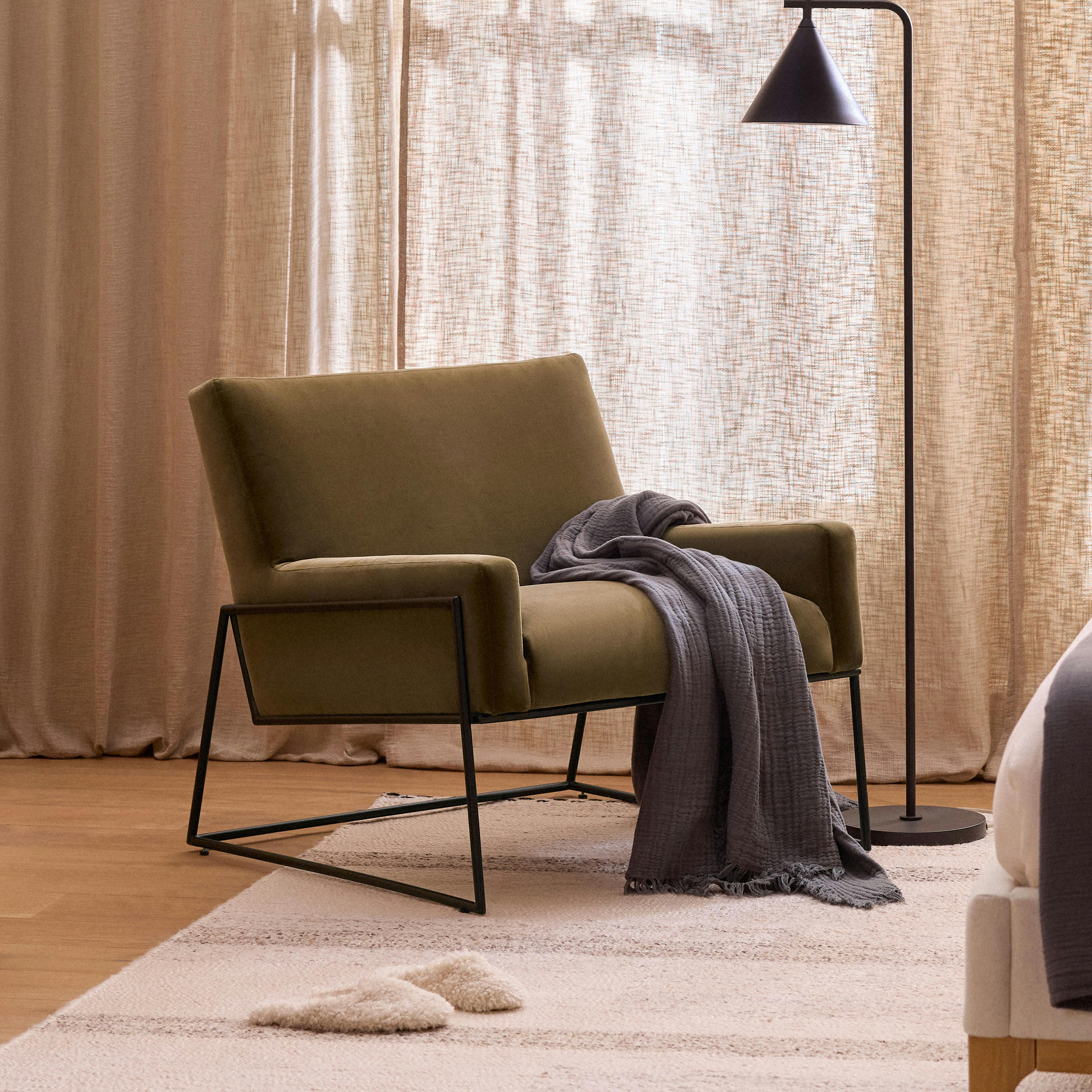 Fauteuil de salon moderne en velours vert Oe avec cadre en métal noir pour salle à manger